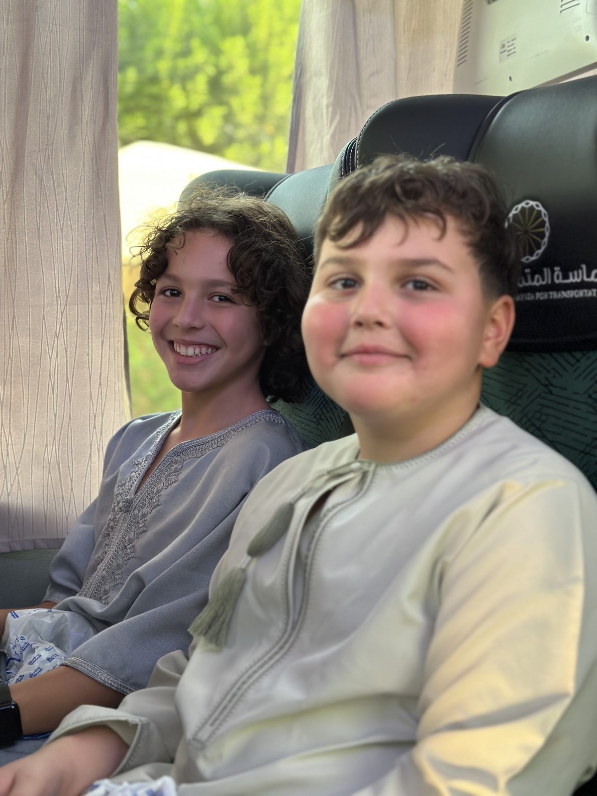 Kinderen op weg naar de heilige plaatsen